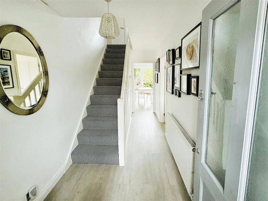 Entrance Hallway .jpg