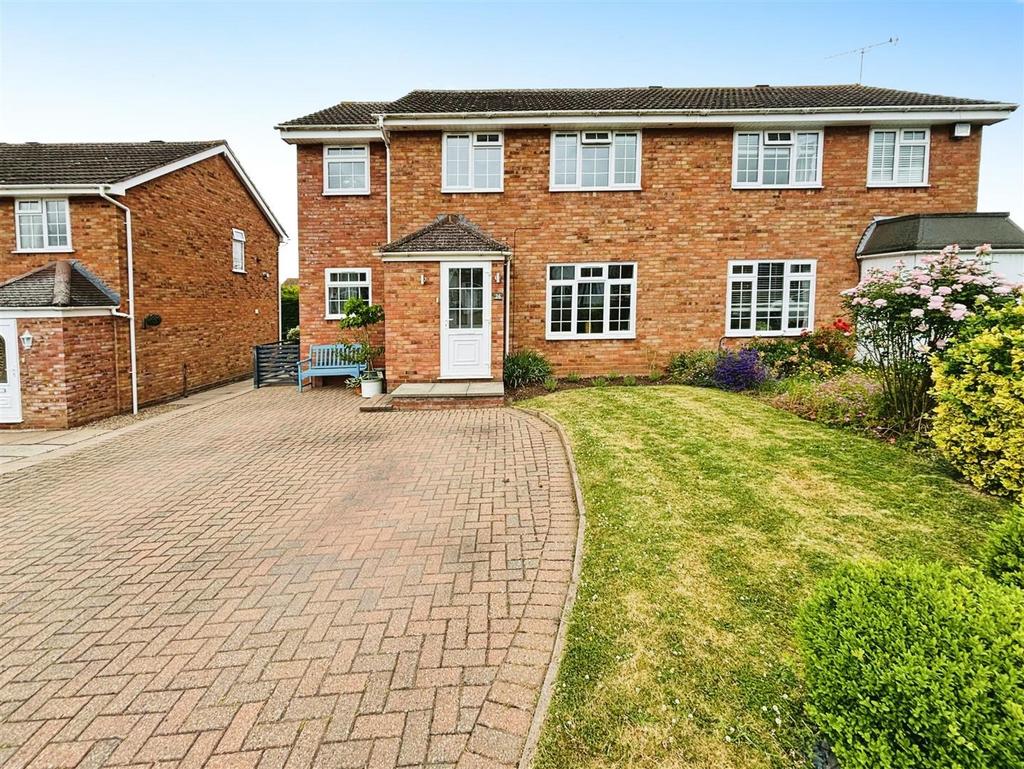 Penfold Close, Tachbrook... 4 bed semidetached house for sale £400,000