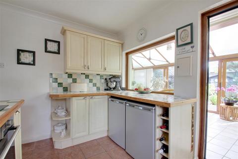 2 bedroom semi-detached bungalow for sale, Muirfield Close, Worthing