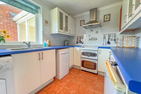 2 bedroom flat for sale, Coniston Way, Nuneaton