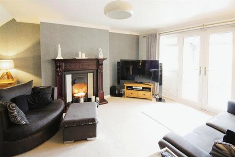 3 bedroom townhouse for sale, White Laithe Close, Leeds LS14