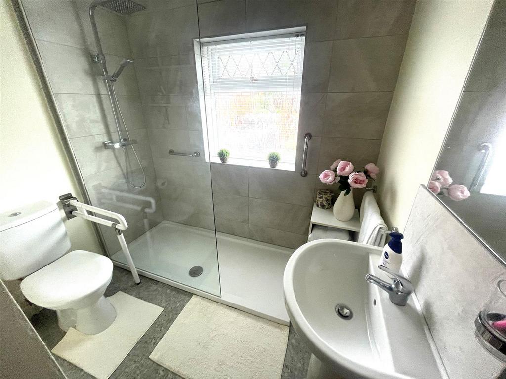 Family shower room