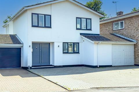 4 bedroom link detached house for sale, Kilnwood Avenue, Hockley SS5