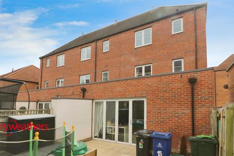 4 bedroom townhouse for sale, Avocet Close, Mexborough