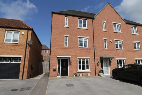 4 bedroom townhouse for sale, Avocet Close, Mexborough