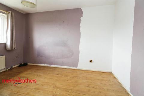 6 Newbiggin Close, Parkgate, Rotherham, S62 6NN