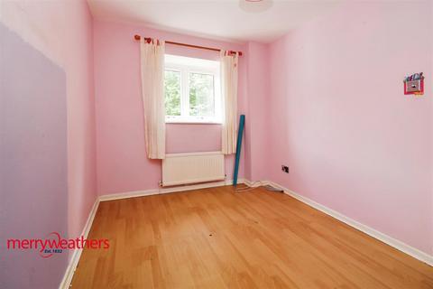 6 Newbiggin Close, Parkgate, Rotherham, S62 6NN