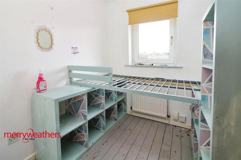 6 Newbiggin Close, Parkgate, Rotherham, S62 6NN