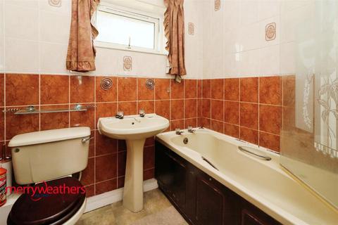 6 Newbiggin Close, Parkgate, Rotherham, S62 6NN