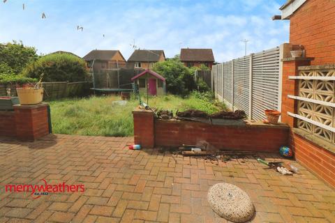 6 Newbiggin Close, Parkgate, Rotherham, S62 6NN