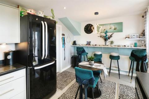 10 Beacon View, Monk Bretton, Barnsley, S71 2SW