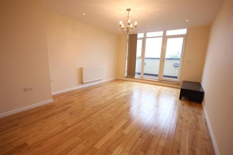 2 bedroom penthouse to rent, Corn House, 1 Peacock Close
