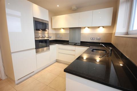 2 bedroom penthouse to rent, Corn House, 1 Peacock Close