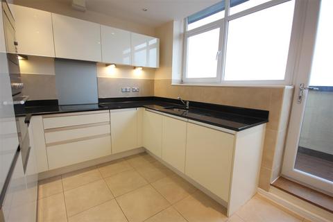 2 bedroom penthouse to rent, Corn House, 1 Peacock Close