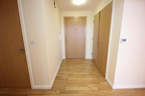 2 bedroom penthouse to rent, Corn House, 1 Peacock Close