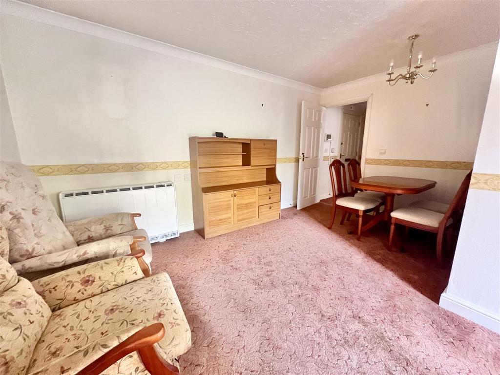 Lounge/dining room