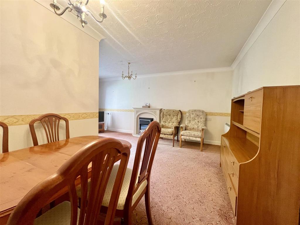 Lounge/dining room