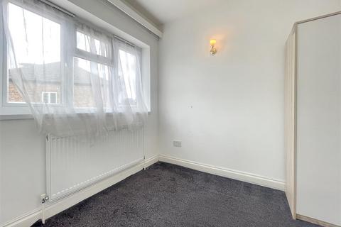 2 bedroom terraced house to rent, Avondale Avenue, LONDON