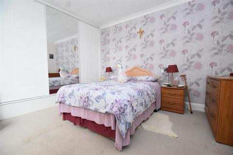 14 Central Avenue, Rochford, SS4 3BQ