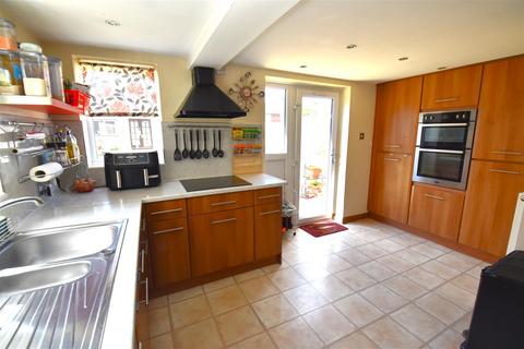 4 bedroom semi-detached house for sale, The Drive, Rochford