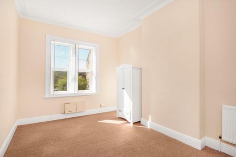 4 bedroom end of terrace house to rent, Paradise Grove, Horsforth, Leeds