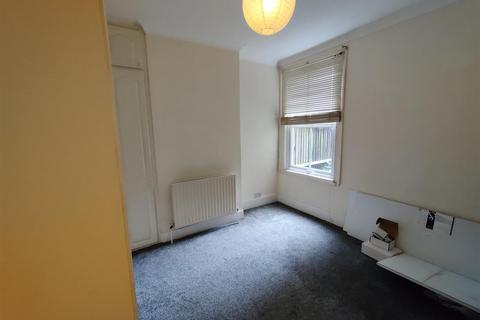 2 bedroom maisonette to rent, Kettering Street, SW16