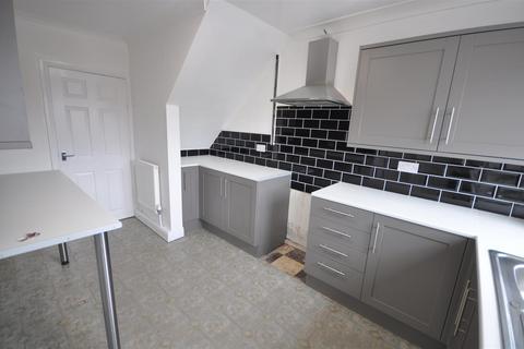 3 bedroom terraced house to rent, Elmhirst Road, Thorne, Doncaster