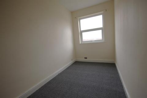 2 bedroom terraced house to rent, Stuart Street, Castleford