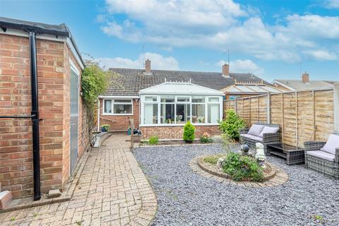 2 bedroom bungalow for sale, The Spinney, Worcester