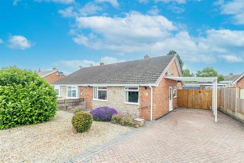 2 bedroom bungalow for sale, The Spinney, Worcester