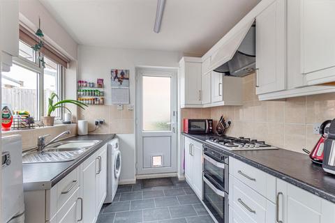 2 bedroom bungalow for sale, The Spinney, Worcester