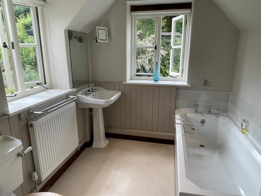 Bathroom.JPG