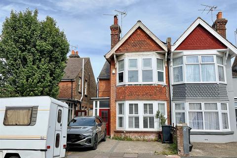 4 bedroom semi-detached house for sale, Cavendish Avenue, Eastbourne