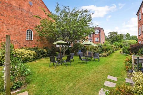 1 bedroom retirement property for sale, Henty Gardens, Chichester