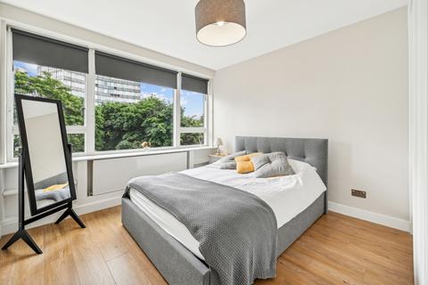 2 bedroom flat for sale, Millbank Court, 24 John Islip Street, London, SW1P