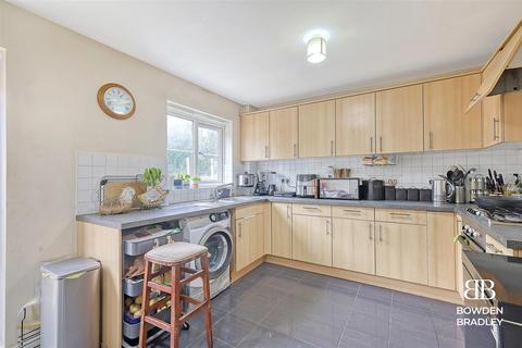 4 bedroom house for sale, Blackthorn Road, Ilford