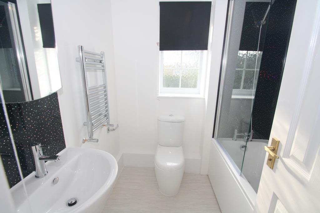 Bathroom (25).JPG