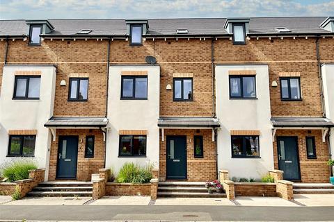 3 bedroom townhouse for sale, Woodfield Road, Broadheath, Altrincham