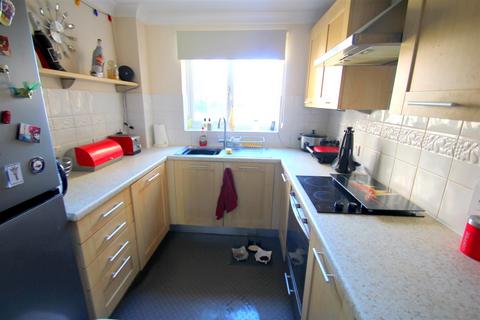 2 bedroom flat for sale, Kentish Court, MAIDSTONE ME16