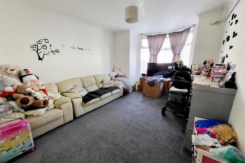 1 bedroom flat to rent, Canterbury Street, Gillingham
