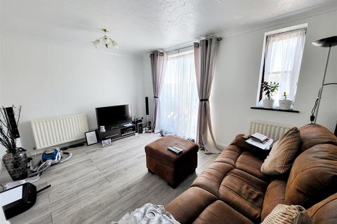 2 bedroom house to rent, Tintagel Gardens, Rochester