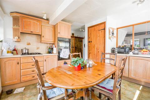 4 bedroom semi-detached house for sale, High Street, Robertsbridge