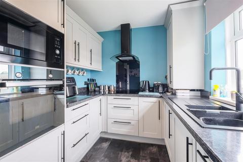 7 Cornwall Crescent, Brighouse, HD6 4DS