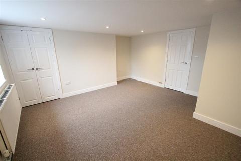 2 bedroom detached house to rent, Flat 1, 13 Station StreetSittingbourneKent