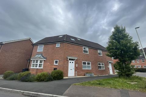 4 bedroom house to rent, Brize Avenue, Gloucester GL2