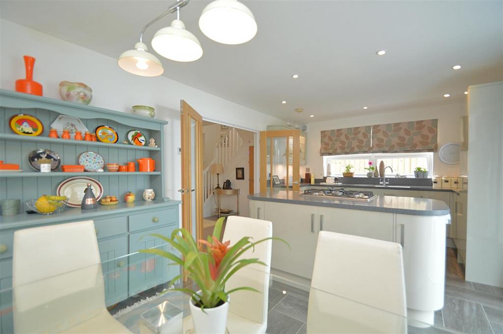 Kitchen2.jpg