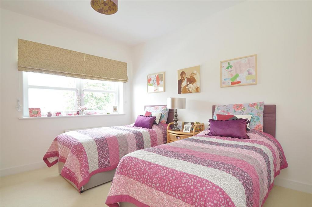 Bed2.jpg