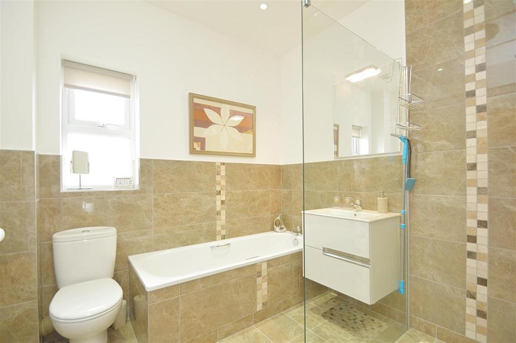Family Bathroom.jpg