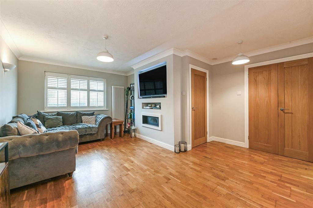 Sitting Room/Dining Room