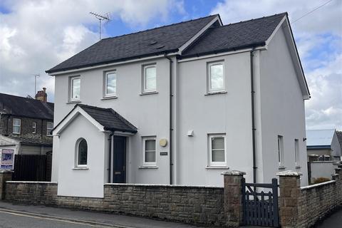 3 bedroom detached house for sale, Cambrian Road, Lampeter